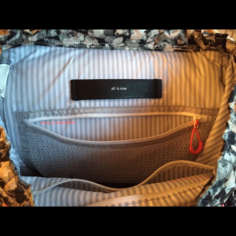 Lululemon Yogini Backpack with Detachable Purse - Picture 5 of 5